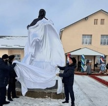 26 декабря в селе Второе Иткулово был открыт памятник Алдару Исекееву